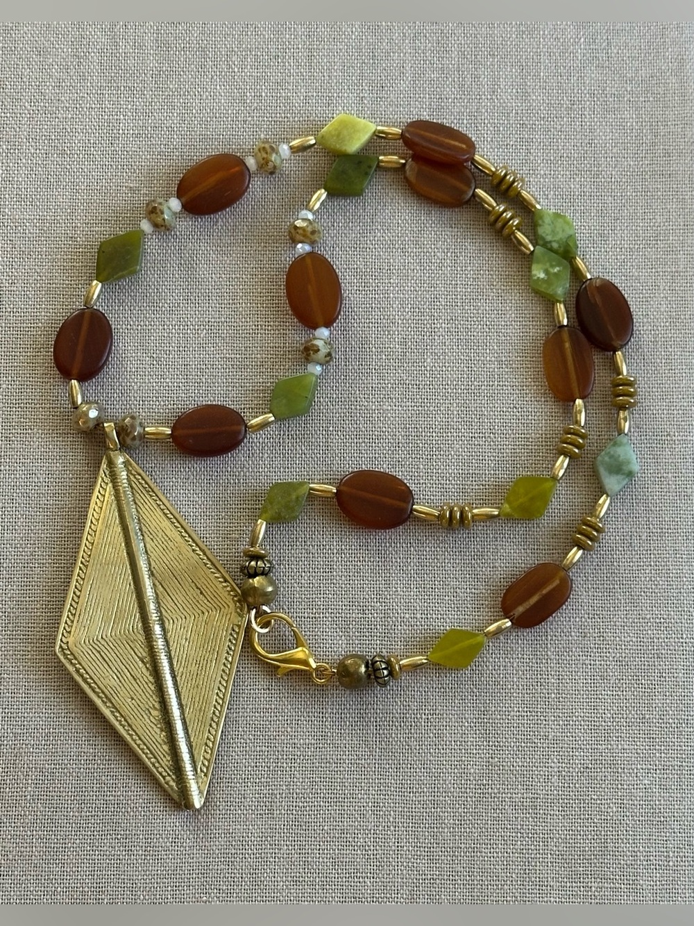 32 inch Jade and Brass Necklace NWOT - Picture 3 of 8